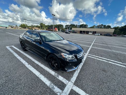 Used 2014 Mercedes-Benz E 350 4MATIC Sedan image 2