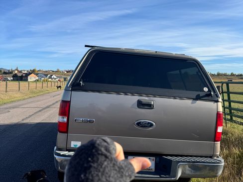 Used 2004 Ford F150 Lariat image 2