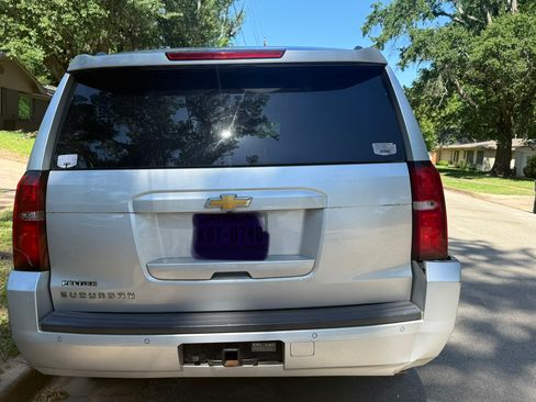 Used 2015 Chevrolet Suburban LT RWD image 4