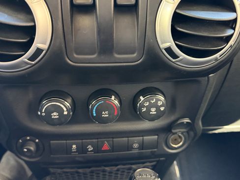 Used 2015 Jeep Wrangler Sahara w/ Connectivity Group AWD/4WD image 8