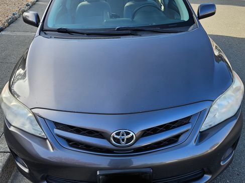 Used 2011 Toyota Corolla LE image 2