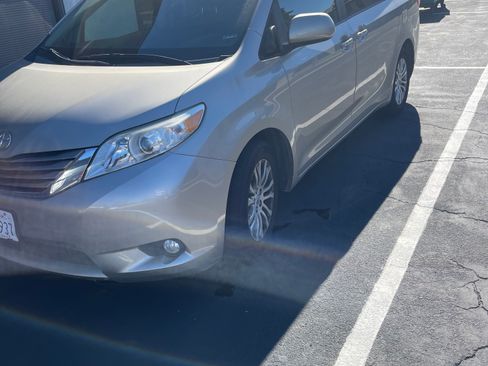 Used 2015 Toyota Sienna Limited image 14