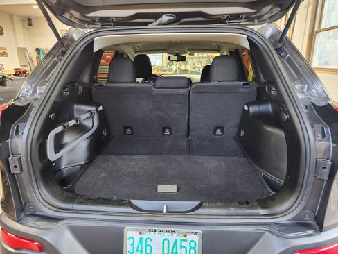 Used 2017 Jeep Cherokee Latitude w/ Cold Weather Group image 15