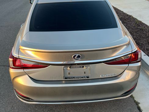 Used 2020 Lexus ES 300h 300h Sedan 4D w/ Accessory Package 2 image 5