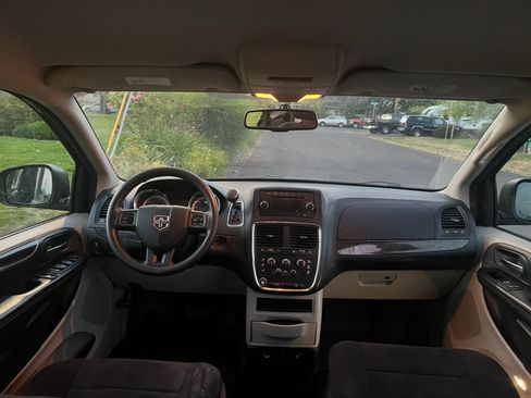 Used 2011 Dodge Grand Caravan Mainstreet w/ PWR Convenience Group FWD image 17