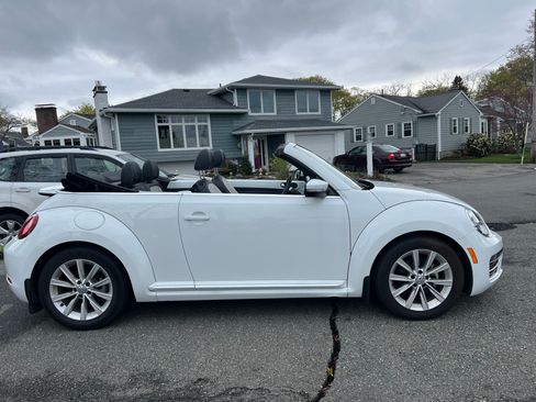Used 2018 Volkswagen Beetle 2.0T SE FWD image 6