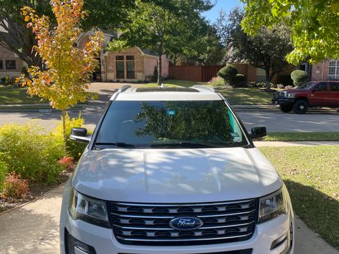 Used 2016 Ford Explorer XLT w/ Equipment Group 202A image 17