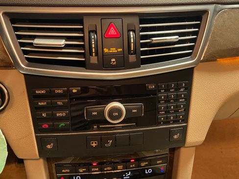 Used 2010 Mercedes-Benz E 350 4MATIC Sedan image 10