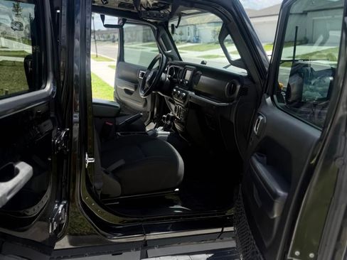 Used 2018 Jeep Wrangler Unlimited Sport S image 15