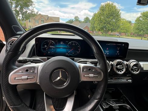 Used 2020 Mercedes-Benz GLB 250 4MATIC image 11