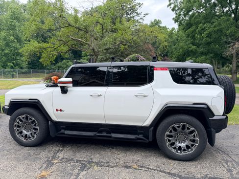 Used 2024 GMC Hummer EV 3X w/ Extreme Off-Road Package AWD/4WD image 4