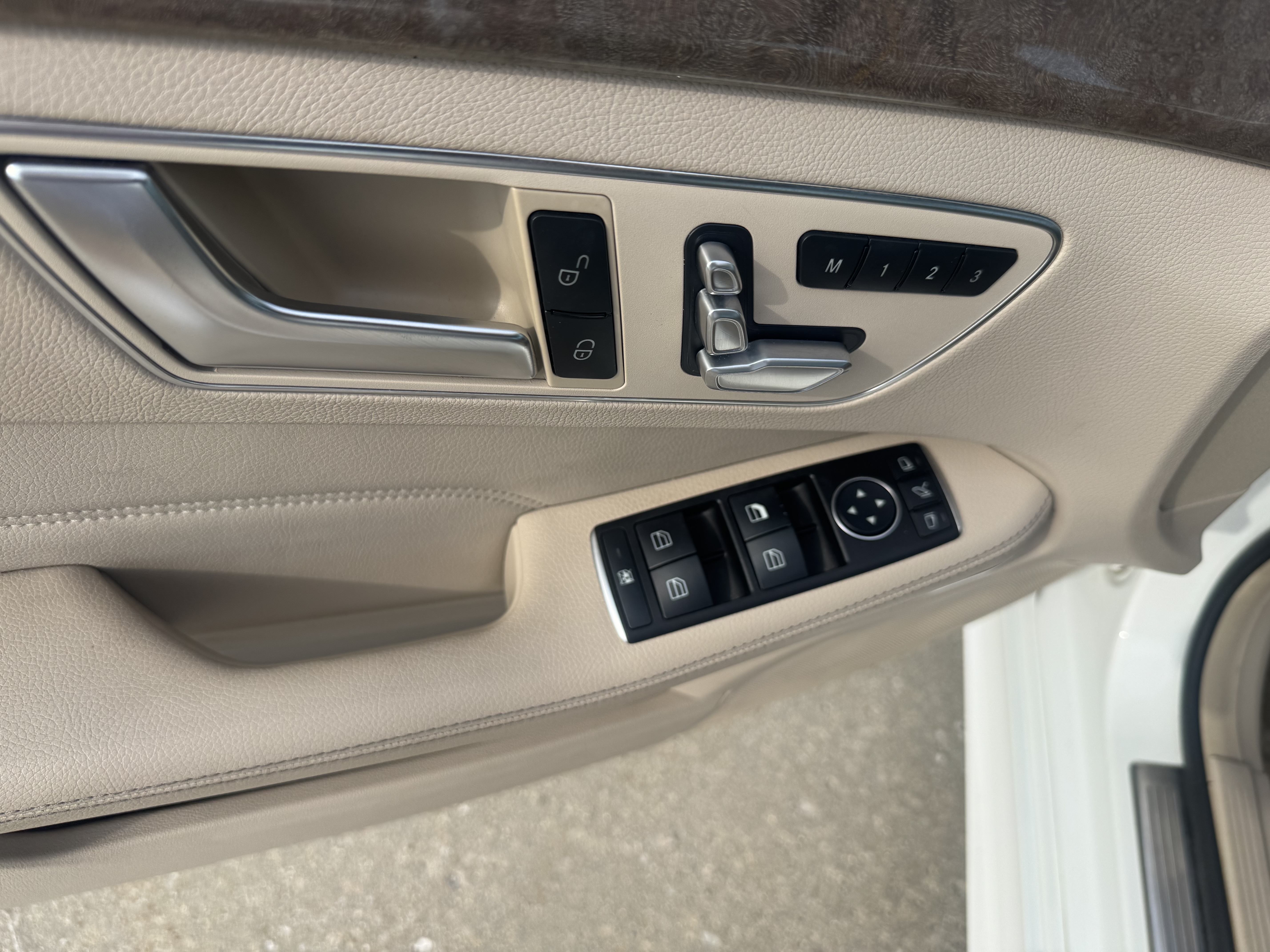 Used 2015 Mercedes-Benz E 350 4MATIC Sedan image 22