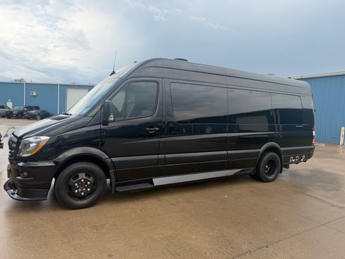 Used 2018 Mercedes-Benz Sprinter 3500 image 1