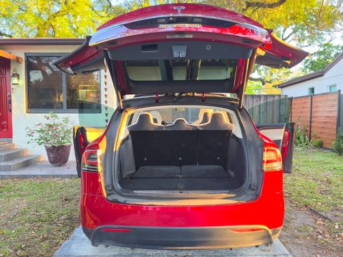 Used 2017 Tesla Model X 100D image 2