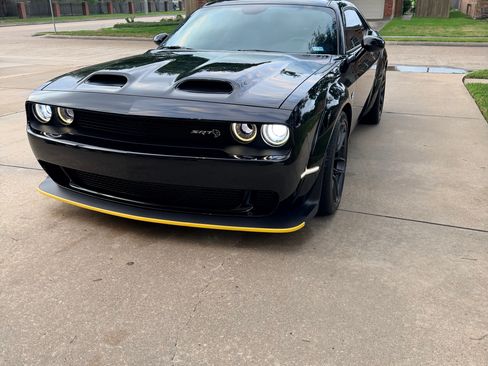Used 2023 Dodge Challenger SRT Hellcat image 2