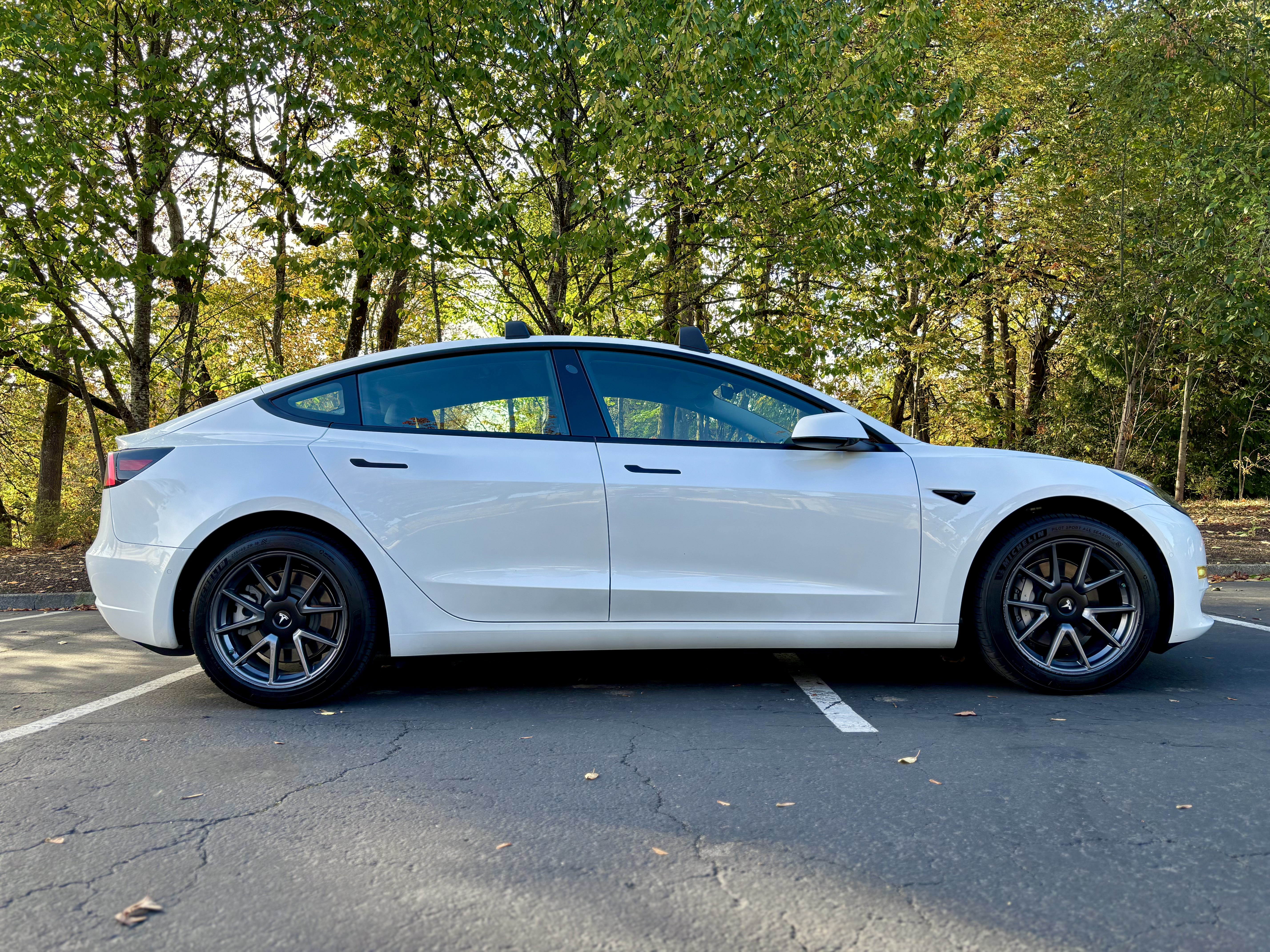 Used 2022 Tesla Model 3 Long Range AWD/4WD image 2