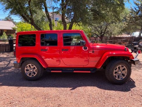 Used 2018 Jeep Wrangler Unlimited Rubicon w/ Connectivity Group AWD/4WD image 4