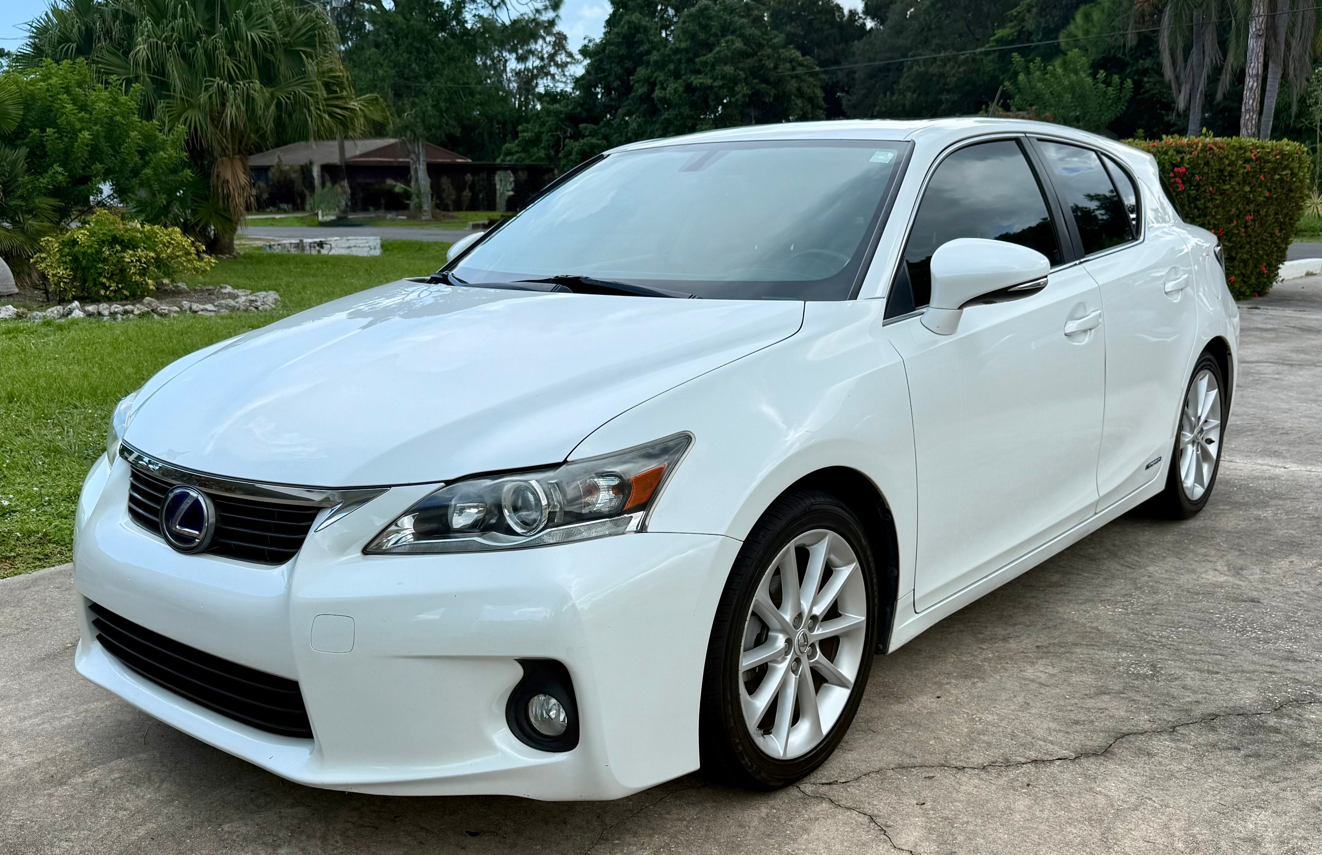 Used 2013 Lexus CT 200h w/ Premium Pkg w/Backup Camera FWD image 1