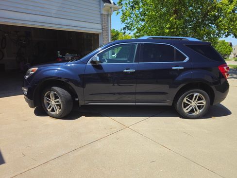 Used 2016 Chevrolet Equinox LTZ w/ Enhanced Convenience Package FWD image 2