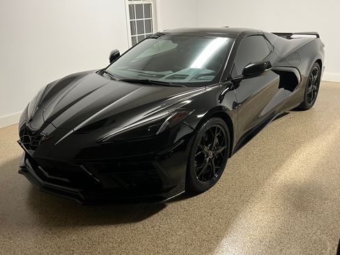 Used 2022 Chevrolet Corvette Stingray Premium Conv w/ Z51 Performance Package RWD image 2