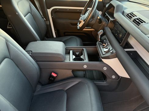 Used 2023 Land Rover Defender 110 S image 23