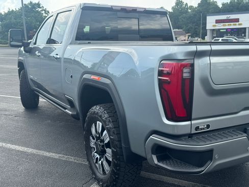 Used 2024 GMC Sierra 2500 Denali w/ Denali Reserve Package AWD/4WD image 2
