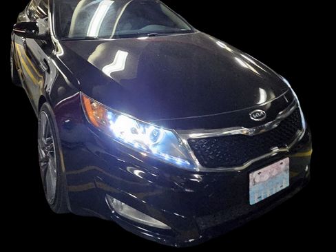 Used 2011 Kia Optima EX w/ Premium Pkg image 10