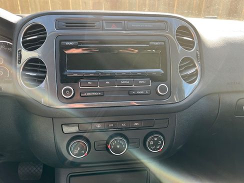 Used 2014 Volkswagen Tiguan S image 8