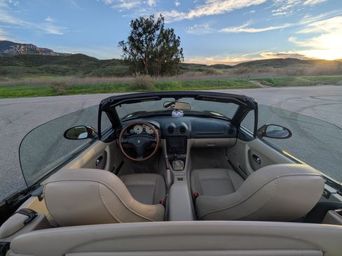 Used 2000 MAZDA MX-5 Miata image 11