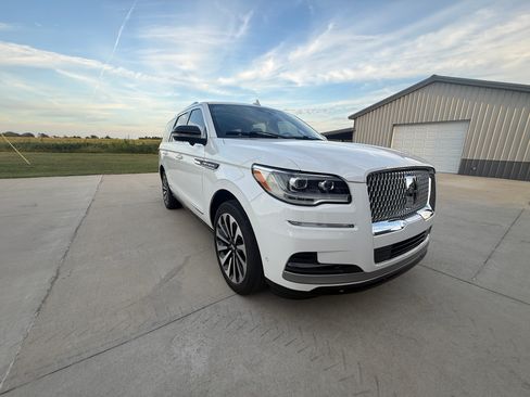 Used 2023 Lincoln Navigator Reserve AWD/4WD image 1