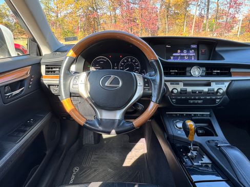 Used 2014 Lexus ES 300h image 18