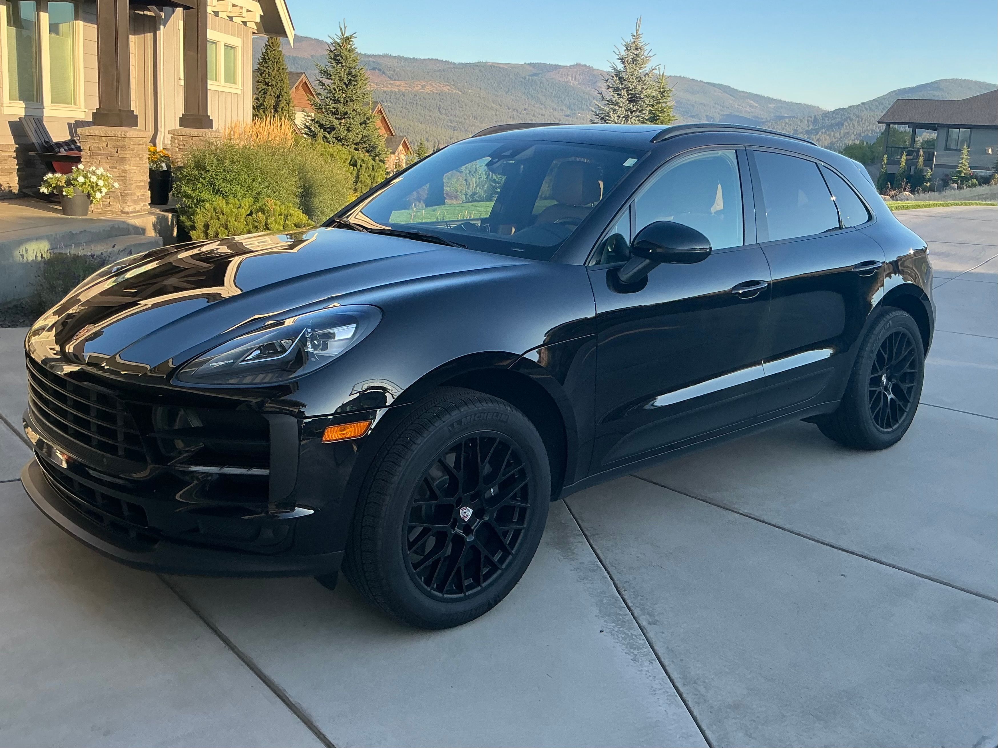 Used 2020 Porsche Macan AWD/4WD image 2
