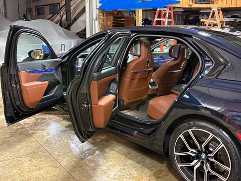 Used 2024 BMW 760i xDrive w/ Executive Package image 2