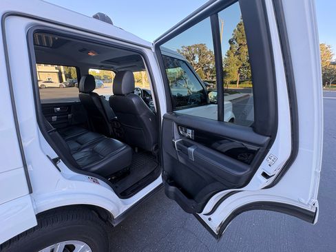 Used 2011 Land Rover LR4 HSE image 24
