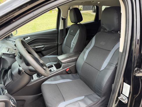 Used 2017 Ford Escape SE image 9