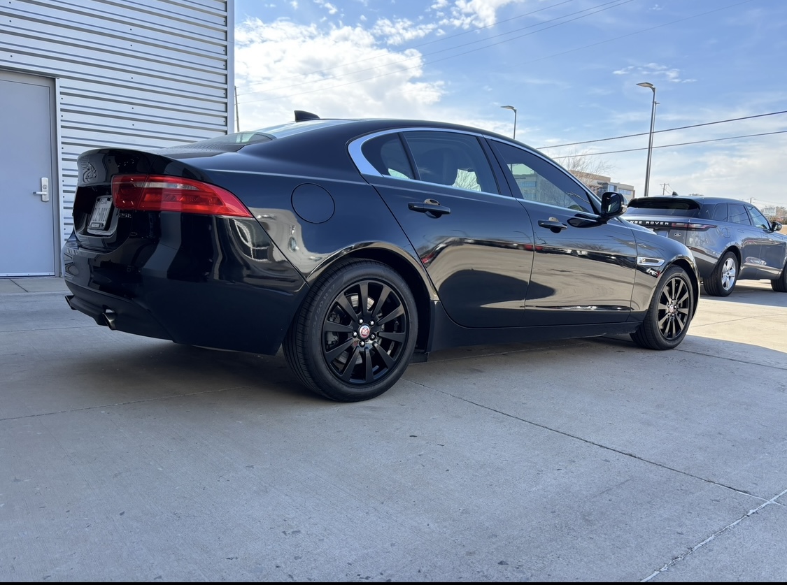 Used 2019 Jaguar XE RWD image 5