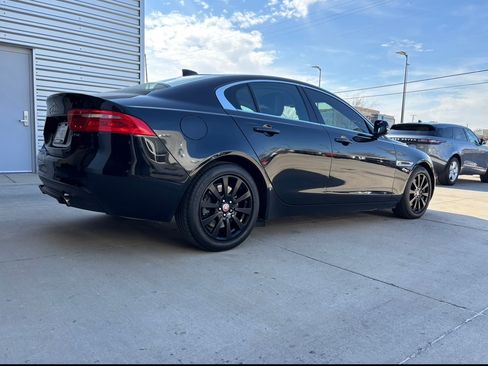 Used 2019 Jaguar XE image 5