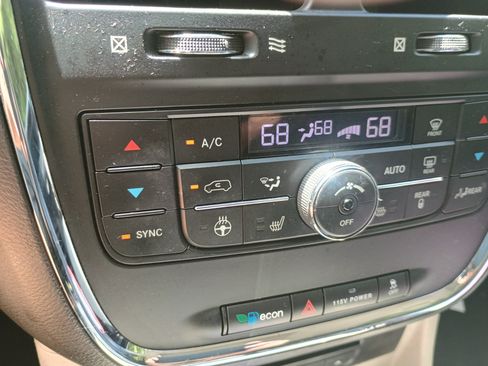 Used 2016 Chrysler Town & Country Limited Platinum w/ Trailer Tow Group image 8