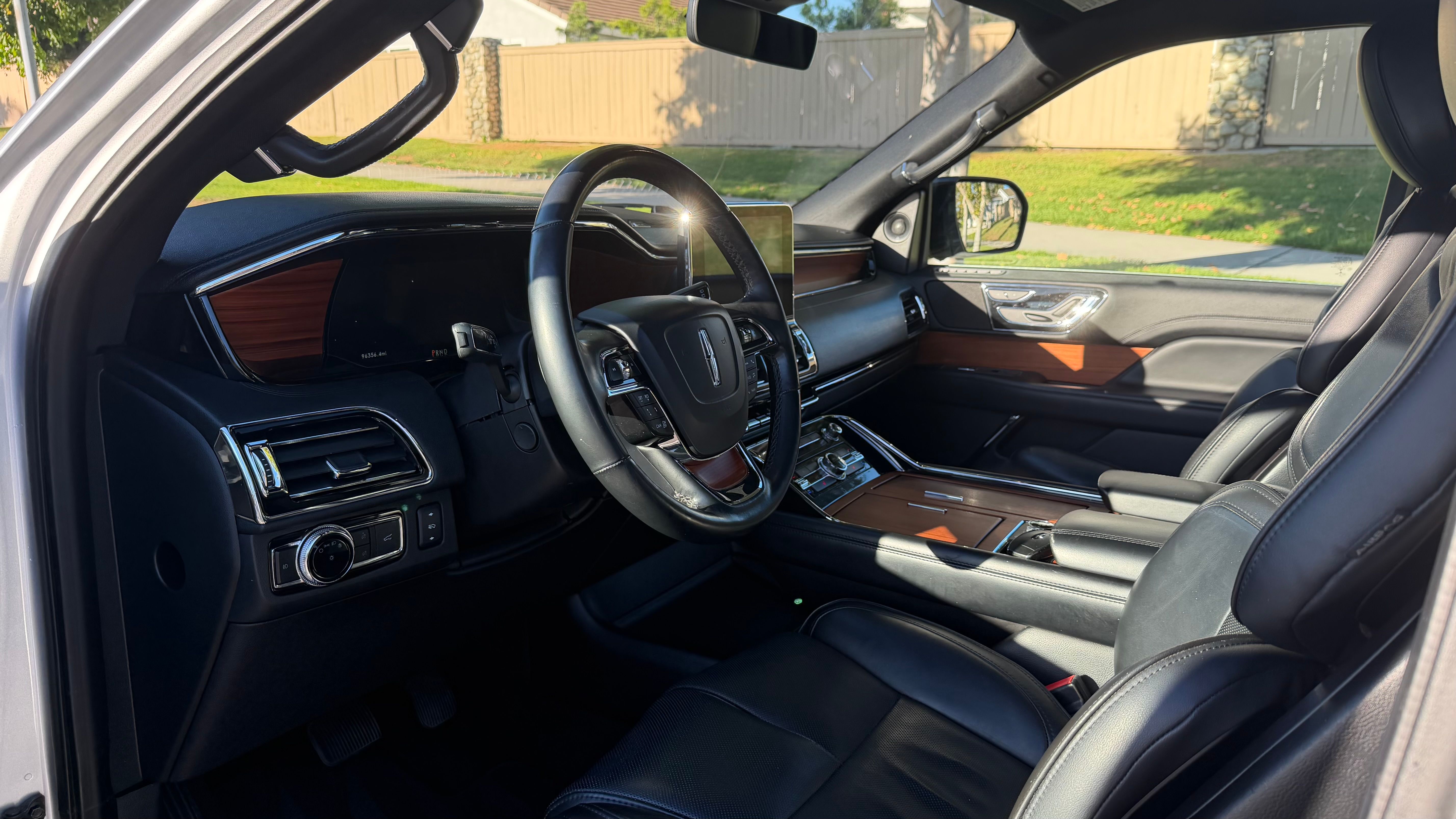 Used 2018 Lincoln Navigator Select w/ Technology Package AWD/4WD image 13
