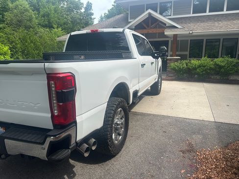 Used 2024 Ford F350 Lariat w/ Lariat Ultimate Package AWD/4WD image 6