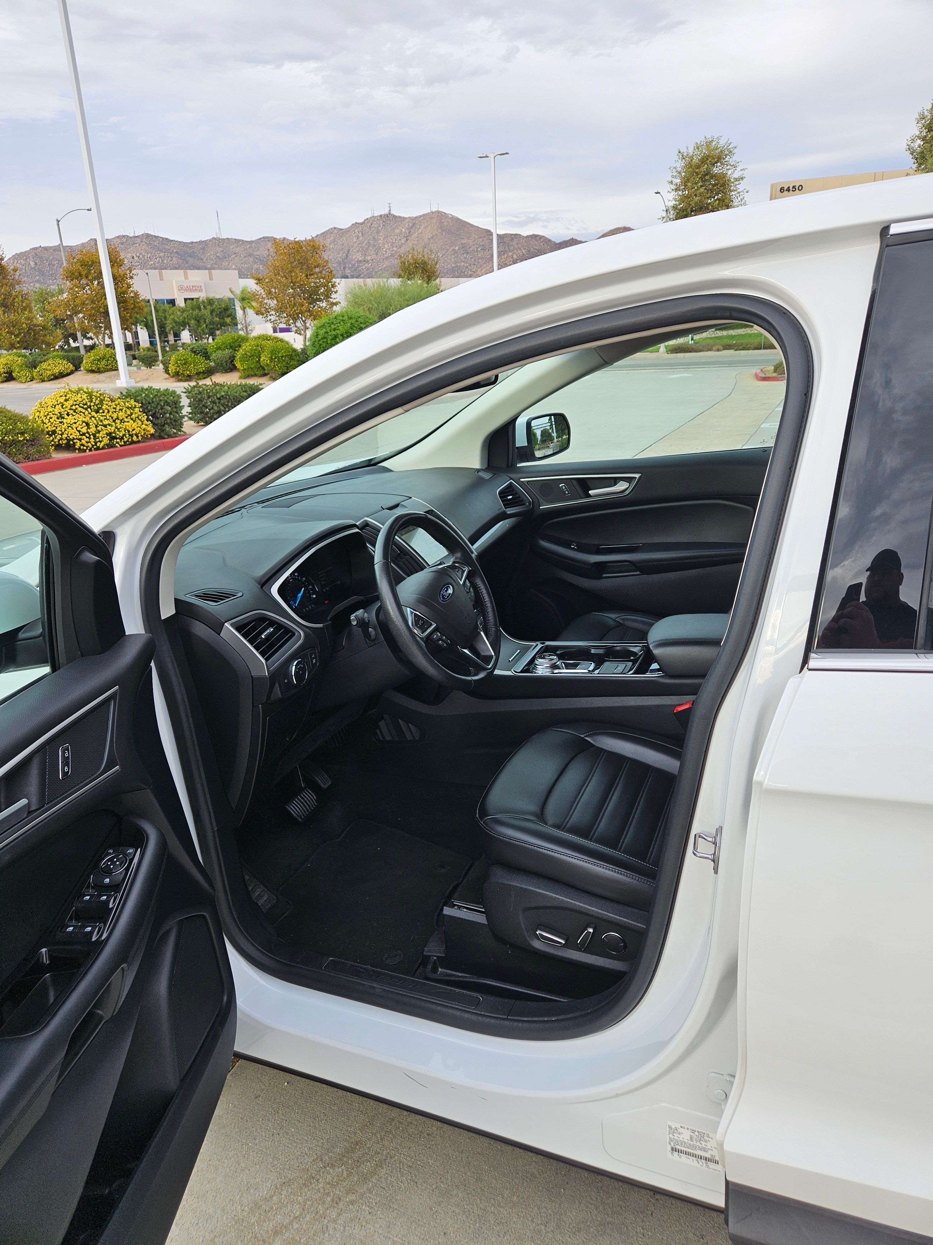 Used 2019 Ford Edge SEL w/ Equipment Group 201A FWD image 12