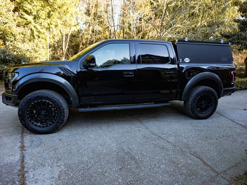 Used 2017 Ford F150 Raptor w/ Equipment Group 802A Luxury image 6