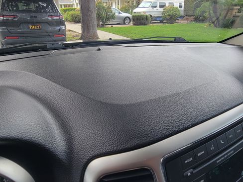 Used 2011 Jeep Grand Cherokee Laredo image 15