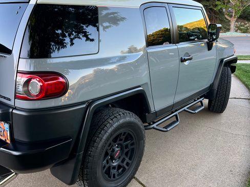 Used 2014 Toyota FJ Cruiser 4WD image 6