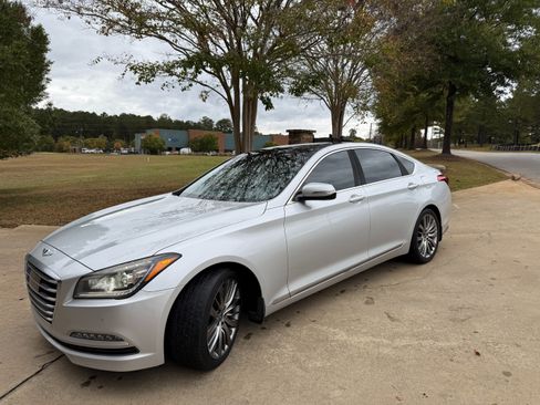 Used 2015 Hyundai Genesis 5.0 image 4