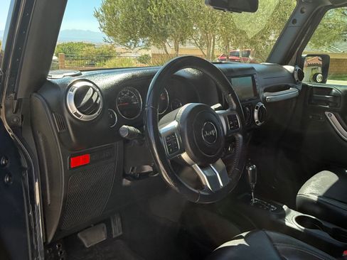 Used 2016 Jeep Wrangler Unlimited Rubicon AWD/4WD image 5