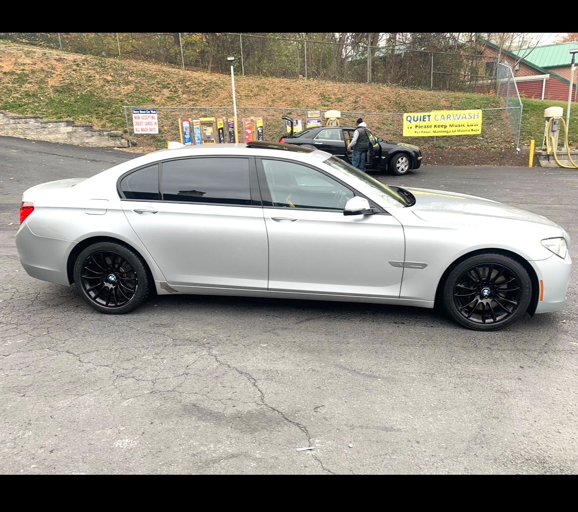 Used 2014 BMW 750Li xDrive AWD/4WD image 2