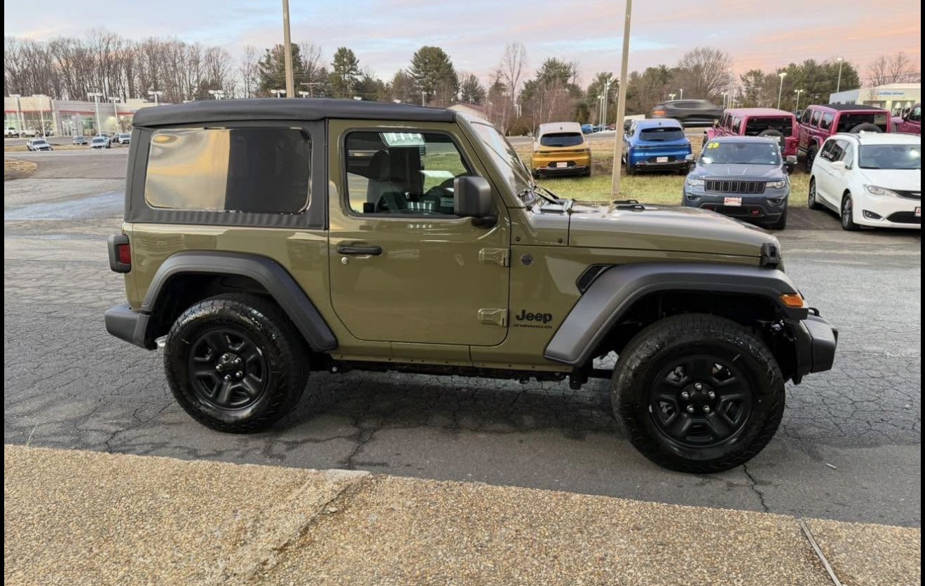 Used 2025 Jeep Wrangler Sport AWD/4WD image 1