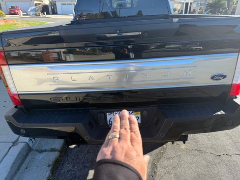 Used 2019 Ford F250 Platinum w/ Platinum Ultimate Package image 9