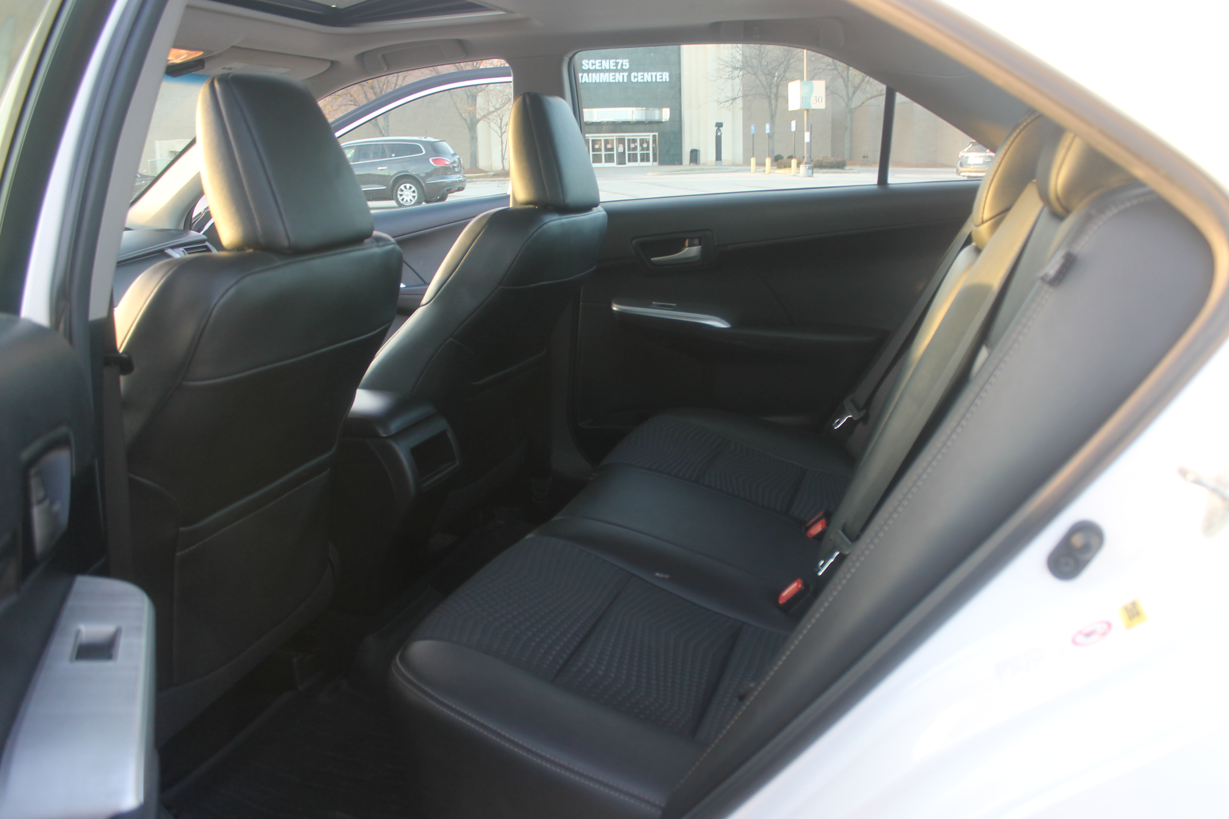 Used 2012 Toyota Camry SE FWD image 18